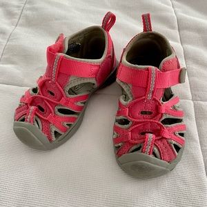Toddler Keen Shoes (size 7)
